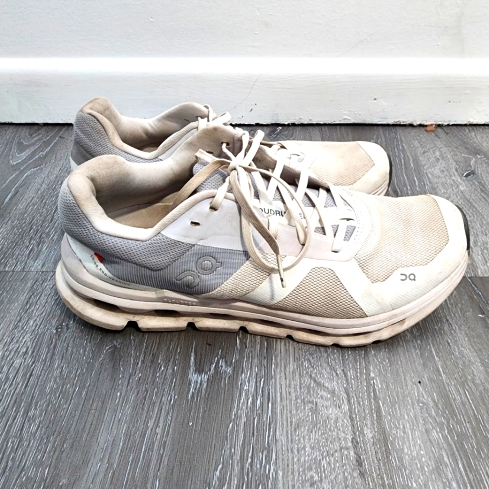 On Running Cloudrunner Womens Cream and Gray Athletic Shoes 9.5